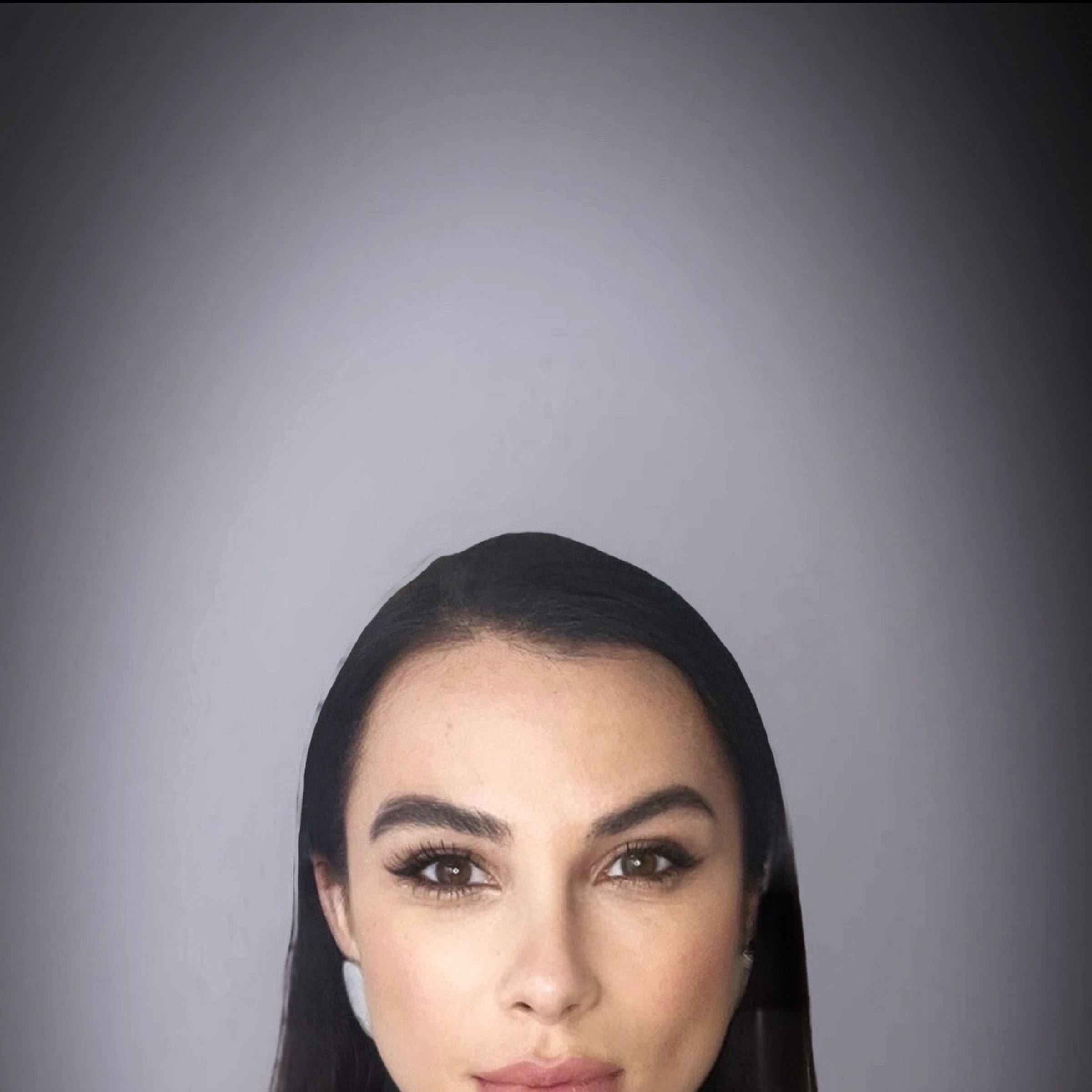 Dra. Caroline Fendeler em retrato de perfil, expressão serena e profissional